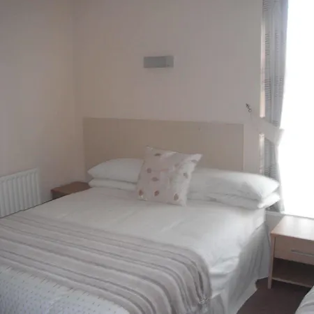 Oaklands Bed and Breakfast *