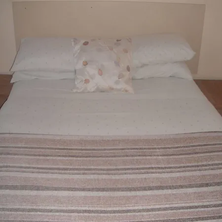 Oaklands Bed and Breakfast *